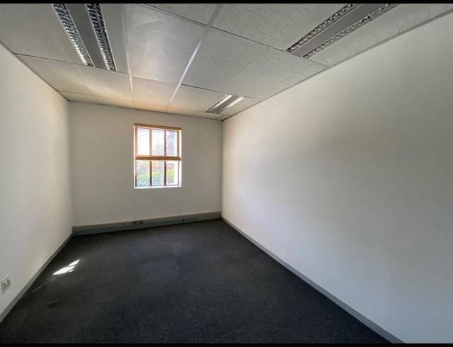 370M² OFFICE TO LET IN BRYANSTON